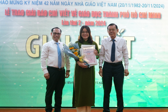 Báo Người Lao Động đoạt hai giải báo chí viết về giáo dục TP HCM- Ảnh 2. Báo Người Lao Động đoạt hai giải báo chí viết về giáo dục TP HCM- Ảnh 2.