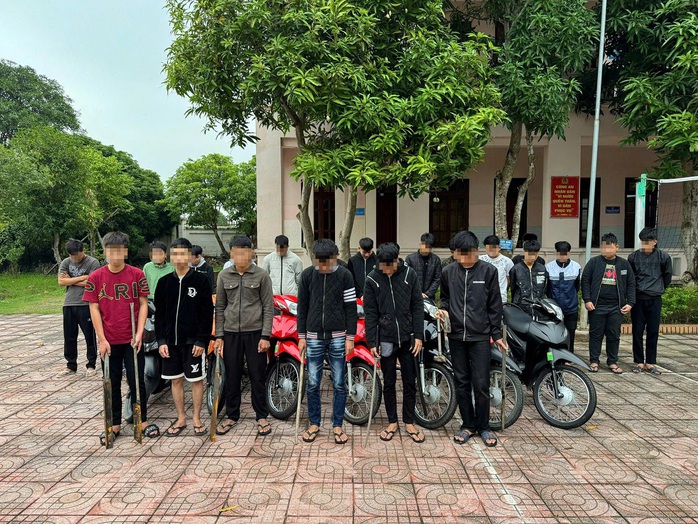 Hơn 30 thanh, thiếu niên mang hung khí đuổi đánh nhau- Ảnh 1. Hơn 30 thanh, thiếu niên mang hung khí đuổi đánh nhau- Ảnh 1.