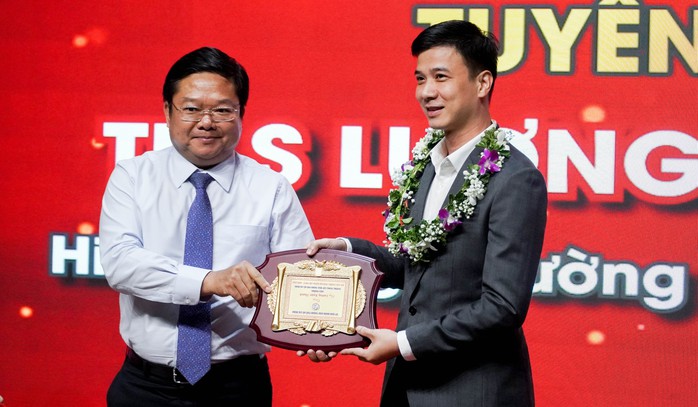 Người thầy dạy nghề nâng bước tài năng trẻ- Ảnh 3. Người thầy dạy nghề nâng bước tài năng trẻ- Ảnh 3.