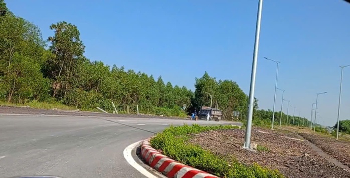 Vụ trộm đất ở Đà Nẵng: Xử phạt tài xế xe ben- Ảnh 1. Vụ trộm đất ở Đà Nẵng: Xử phạt tài xế xe ben- Ảnh 1.