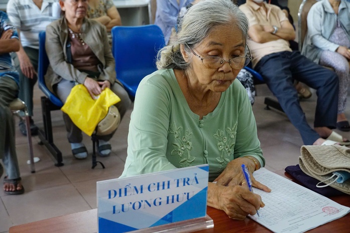 Có thể không tăng lương công chức nhưng nên tăng lương hưu- Ảnh 1. Có thể không tăng lương công chức nhưng nên tăng lương hưu- Ảnh 1.