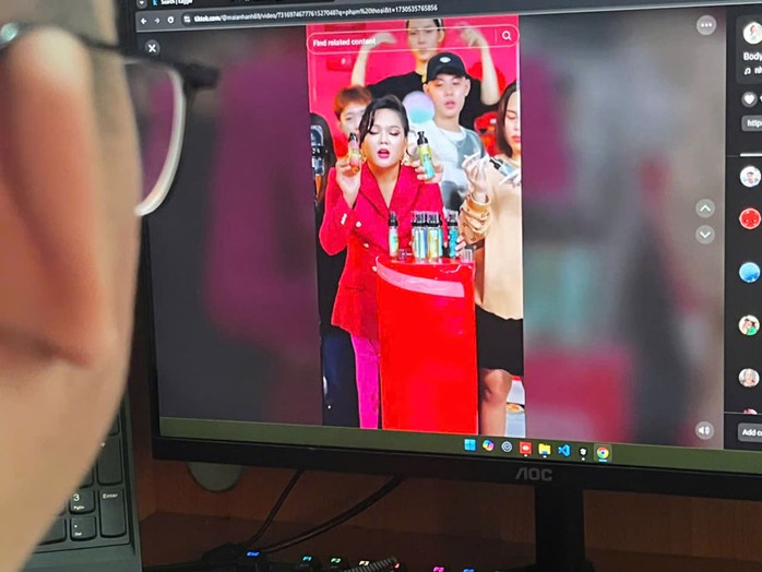 Nhiều kênh trên TikTok ghi lại các phiên livestream của KOL, sau đó đăng lại và gắn giỏ hàng để kiếm hoa hồng mà không xin phép Nhiều kênh trên TikTok ghi lại các phiên livestream của KOL, sau đó đăng lại và gắn giỏ hàng để kiếm hoa hồng mà không xin phép