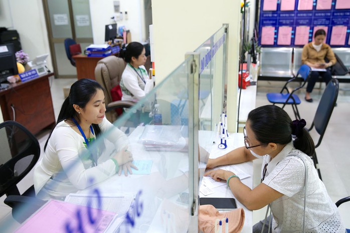 Tinh giản, nâng cao hiệu quả hoạt động của bộ máy công vụ vì một mục tiêu cao nhất là xây dựng nền hành chính vì nhân dân phục vụ. Ảnh: HOÀNG TRIỀU Tinh giản, nâng cao hiệu quả hoạt động của bộ máy công vụ vì một mục tiêu cao nhất là xây dựng nền hành chính vì nhân dân phục vụ. Ảnh: HOÀNG TRIỀU