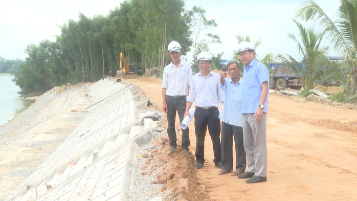 Dân quê hiến đất xây kè- Ảnh 3. Dân quê hiến đất xây kè- Ảnh 3.
