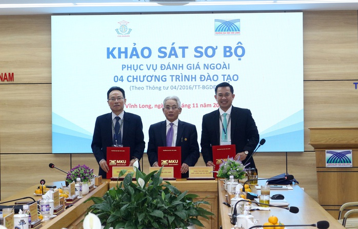 Hiệu trưởng Trường ĐH Cửu Long chúc mừng 720 tân cử nhân- Ảnh 5. Hiệu trưởng Trường ĐH Cửu Long chúc mừng 720 tân cử nhân- Ảnh 5.