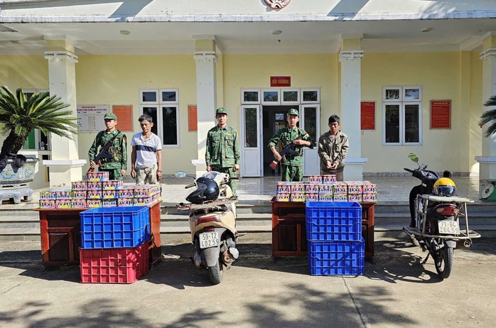 Lật tẩy hành vi của 2 đối tượng chạy xe máy gần khu vực biên giới- Ảnh 1. Lật tẩy hành vi của 2 đối tượng chạy xe máy gần khu vực biên giới- Ảnh 1.