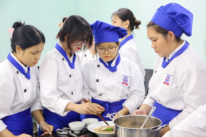 Báo động về chất lượng nguồn nhân lực du lịch- Ảnh 1. Báo động về chất lượng nguồn nhân lực du lịch- Ảnh 1.