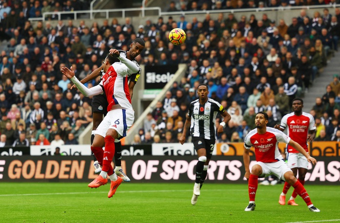 Thua sốc Newcastle, Arsenal lung lay thứ hạng Top 3- Ảnh 2. Thua sốc Newcastle, Arsenal lung lay thứ hạng Top 3- Ảnh 2.