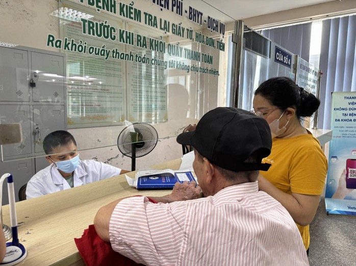 Loạt chính sách BHYT ảnh hưởng hàng triệu người được đề nghị sửa thế nào?- Ảnh 1. Loạt chính sách BHYT ảnh hưởng hàng triệu người được đề nghị sửa thế nào?- Ảnh 1.