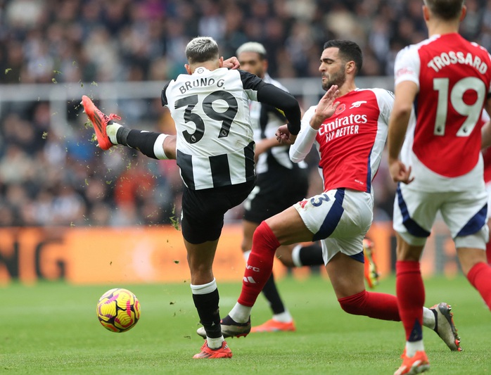 Thua sốc Newcastle, Arsenal lung lay thứ hạng Top 3- Ảnh 4. Thua sốc Newcastle, Arsenal lung lay thứ hạng Top 3- Ảnh 4.