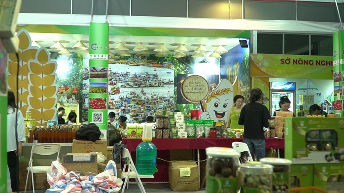 VIDEO: Nhiều đặc sản đổ về “Cần Thơ gạo trắng nước trong”- Ảnh 4. VIDEO: Nhiều đặc sản đổ về “Cần Thơ gạo trắng nước trong”- Ảnh 4.