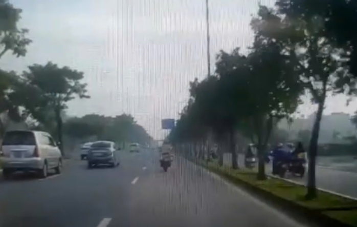 CSGT mở đường cho xe chở sản phụ vỡ ối đến Bệnh viện Từ Dũ- Ảnh 1. CSGT mở đường cho xe chở sản phụ vỡ ối đến Bệnh viện Từ Dũ- Ảnh 1.