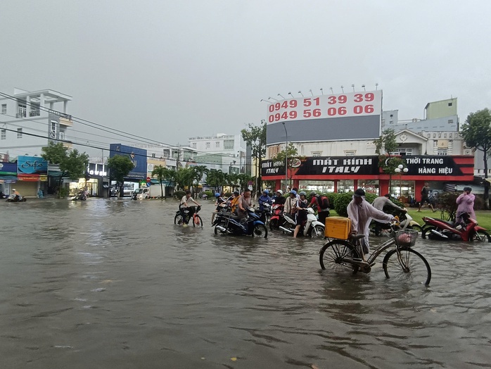 CLIP: Hậu quả trận mưa lớn lịch sử hơn 40 năm qua ở Bạc Liêu- Ảnh 2. CLIP: Hậu quả trận mưa lớn lịch sử hơn 40 năm qua ở Bạc Liêu- Ảnh 2.