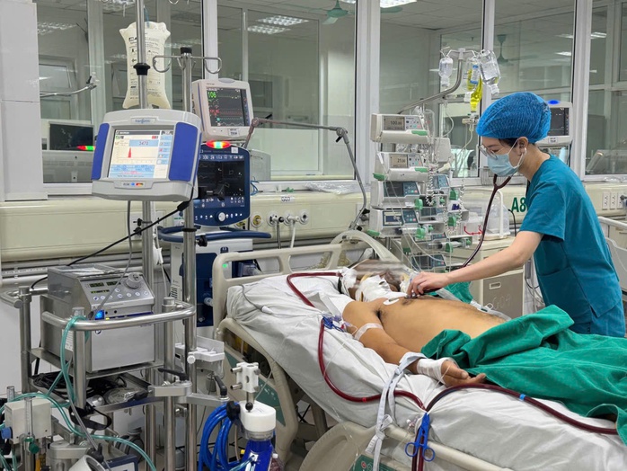 Người đàn ông nguy kịch vì bị vi khuẩn "ăn thịt người" tấn công- Ảnh 1. Người đàn ông nguy kịch vì bị vi khuẩn "ăn thịt người" tấn công- Ảnh 1.
