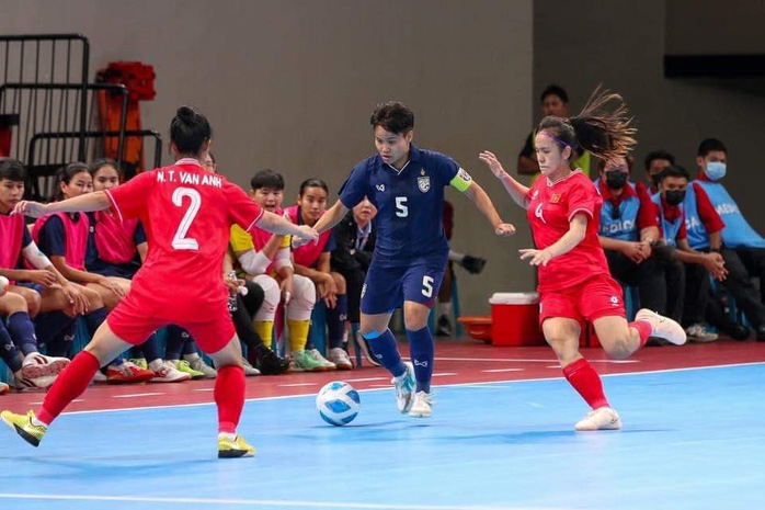 Thắng futsal nữ Việt Nam ở trận thủ tục, Thái Lan giành ngôi nhất bảng- Ảnh 1. Thắng futsal nữ Việt Nam ở trận thủ tục, Thái Lan giành ngôi nhất bảng- Ảnh 1.