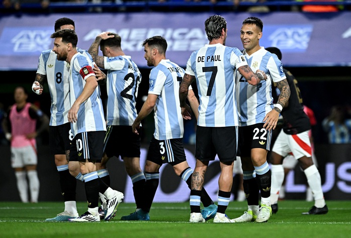 Messi khép lại năm 2024 bằng pha kiến tạo, Argentina thắng đội chót bảng Peru- Ảnh 4. Messi khép lại năm 2024 bằng pha kiến tạo, Argentina thắng đội chót bảng Peru- Ảnh 4.