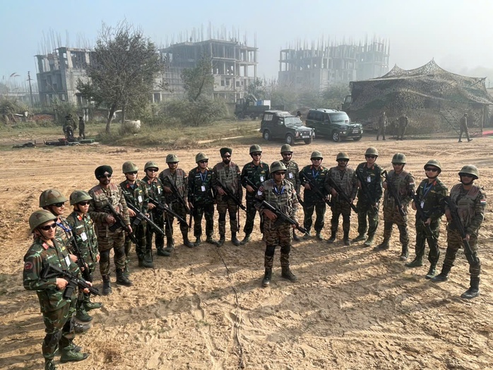 Công binh, quân y và không quân Việt Nam - Ấn Độ diễn tập ứng phó động đất- Ảnh 2. Công binh, quân y và không quân Việt Nam - Ấn Độ diễn tập ứng phó động đất- Ảnh 2.