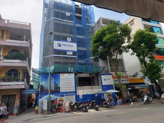Nam công nhân dọn vệ sinh rơi từ toà nhà công trình ở quận 1, TP HCM- Ảnh 1. Nam công nhân dọn vệ sinh rơi từ toà nhà công trình ở quận 1, TP HCM- Ảnh 1.