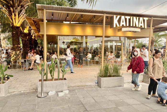 KATINAT sa thải nhân viên vì nội dung đùa cợt trên tem dán thức uống- Ảnh 1. KATINAT sa thải nhân viên vì nội dung đùa cợt trên tem dán thức uống- Ảnh 1.