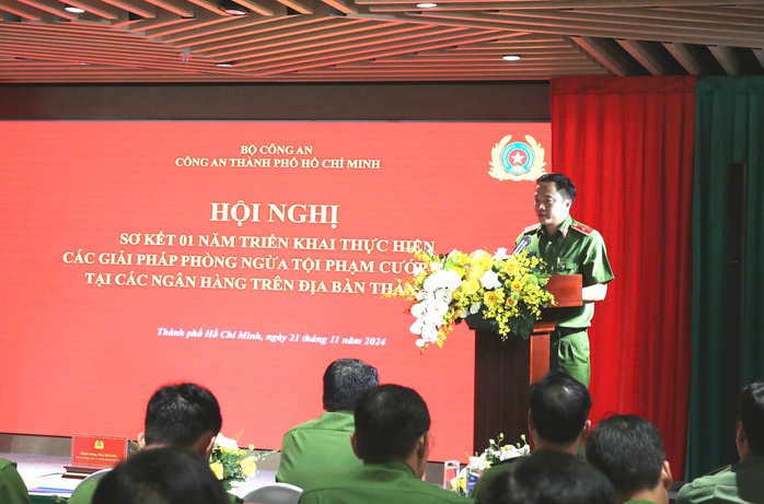 Thiếu tướng Mai Hoàng: Khuyến cáo về tội phạm cướp ngân hàng - Ảnh 1. Thiếu tướng Mai Hoàng: Khuyến cáo về tội phạm cướp ngân hàng - Ảnh 1.