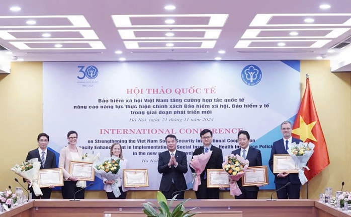 45% lực lượng lao động tham gia BHXH vào năm 2025- Ảnh 2. 45% lực lượng lao động tham gia BHXH vào năm 2025- Ảnh 2.