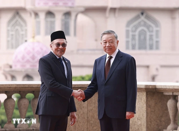 Lễ đón trọng thể Tổng Bí thư Tô Lâm và phu nhân thăm chính thức Malaysia- Ảnh 1. Lễ đón trọng thể Tổng Bí thư Tô Lâm và phu nhân thăm chính thức Malaysia- Ảnh 1.