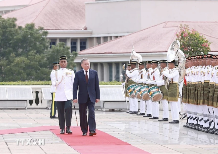 Lễ đón trọng thể Tổng Bí thư Tô Lâm và phu nhân thăm chính thức Malaysia- Ảnh 6. Lễ đón trọng thể Tổng Bí thư Tô Lâm và phu nhân thăm chính thức Malaysia- Ảnh 6.