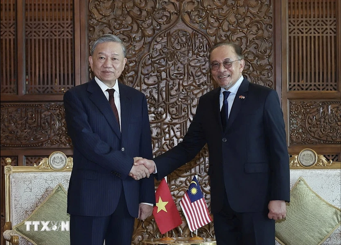 Lễ đón trọng thể Tổng Bí thư Tô Lâm và phu nhân thăm chính thức Malaysia- Ảnh 9. Lễ đón trọng thể Tổng Bí thư Tô Lâm và phu nhân thăm chính thức Malaysia- Ảnh 9.