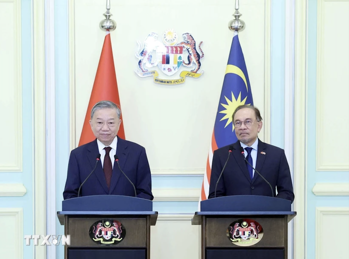 Việt Nam-Malaysia nâng cấp quan hệ lên Đối tác Chiến lược Toàn diện- Ảnh 1. Việt Nam-Malaysia nâng cấp quan hệ lên Đối tác Chiến lược Toàn diện- Ảnh 1.