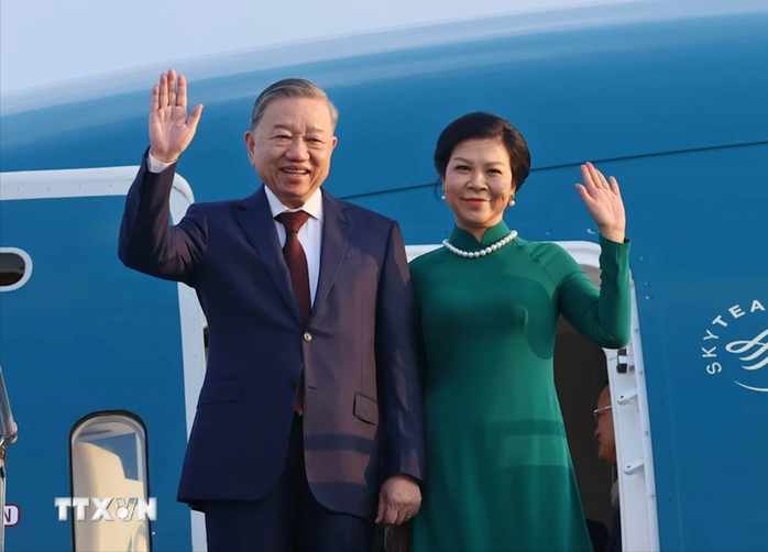 Tổng Bí thư Tô Lâm và Phu nhân lên đường thăm chính thức Malaysia- Ảnh 1. Tổng Bí thư Tô Lâm và Phu nhân lên đường thăm chính thức Malaysia- Ảnh 1.