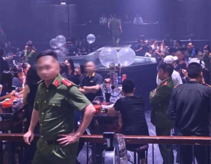 Kiểm tra vũ trường New MDM "hot" nhất Hải Phòng, phát hiện 26 "dân chơi" dương tính ma túy- Ảnh 3. Kiểm tra vũ trường New MDM "hot" nhất Hải Phòng, phát hiện 26 "dân chơi" dương tính ma túy- Ảnh 3.
