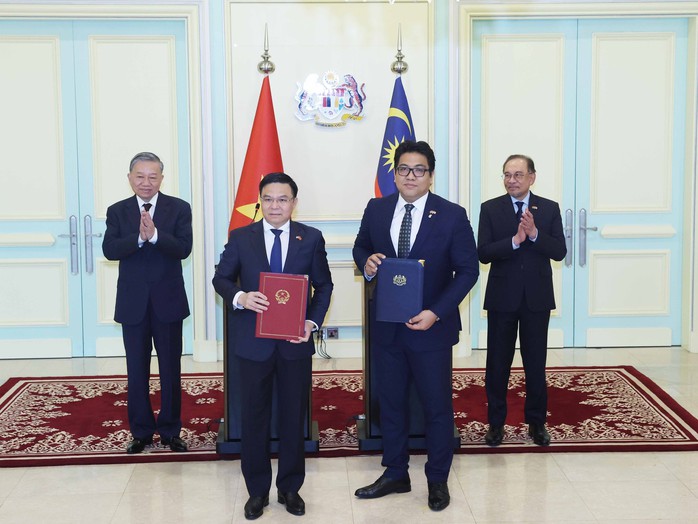 Việt Nam - Malaysia nâng cấp quan hệ- Ảnh 1. Việt Nam - Malaysia nâng cấp quan hệ- Ảnh 1.