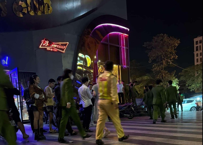 Kiểm tra vũ trường New MDM "hot" nhất Hải Phòng, phát hiện 26 "dân chơi" dương tính ma túy- Ảnh 2. Kiểm tra vũ trường New MDM "hot" nhất Hải Phòng, phát hiện 26 "dân chơi" dương tính ma túy- Ảnh 2.