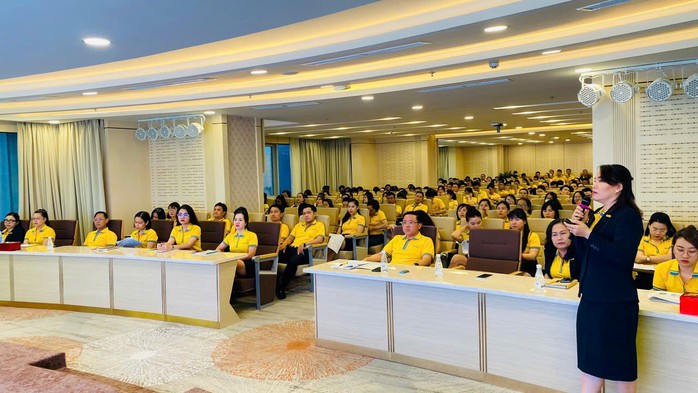 Nam A Bank chung tay vun trồng cây xanh và tri ân Nhà Giáo Việt Nam- Ảnh 3. Nam A Bank chung tay vun trồng cây xanh và tri ân Nhà Giáo Việt Nam- Ảnh 3.