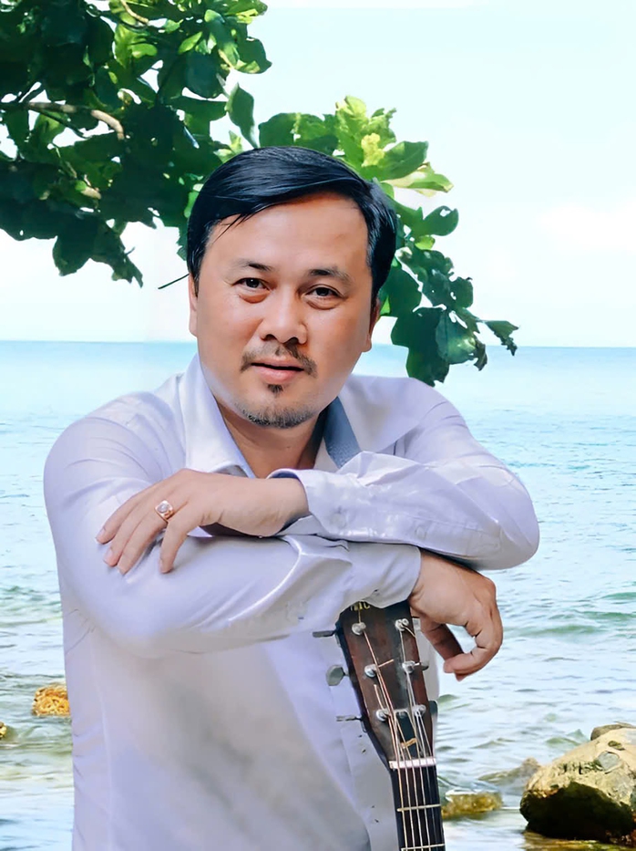 NHẠC SĨ NAM KHAI: Dạt dào cảm xúc với "Áo mới Sài Gòn"- Ảnh 1. NHẠC SĨ NAM KHAI: Dạt dào cảm xúc với "Áo mới Sài Gòn"- Ảnh 1.