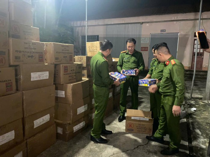 Công an 3 tỉnh, thành phối hợp triệt phá đường hàng cấm cực lớn, thu giữ 3 khẩu súng - Ảnh 3. Công an 3 tỉnh, thành phối hợp triệt phá đường hàng cấm cực lớn, thu giữ 3 khẩu súng - Ảnh 3.