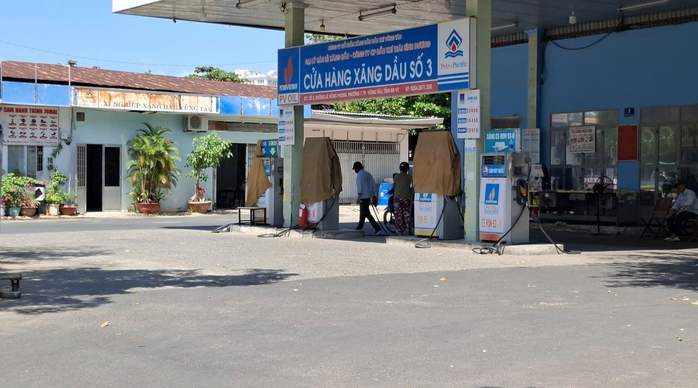 Chủ cây xăng gian dối ở Bà Rịa - Vũng Tàu đã có thông báo "xin ngừng bán" - Ảnh 1. Chủ cây xăng gian dối ở Bà Rịa - Vũng Tàu đã có thông báo "xin ngừng bán" - Ảnh 1.