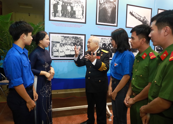 Trưng bày nhiều hiện vật quý về bến Tàu Không số Vũng Rô- Ảnh 3. Trưng bày nhiều hiện vật quý về bến Tàu Không số Vũng Rô- Ảnh 3.