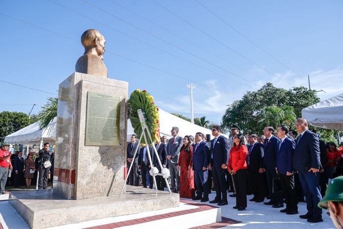 Thủ tướng dự lễ khánh thành tôn tạo Tượng đài Chủ tịch Hồ Chí Minh tại Dominica- Ảnh 3. Thủ tướng dự lễ khánh thành tôn tạo Tượng đài Chủ tịch Hồ Chí Minh tại Dominica- Ảnh 3.