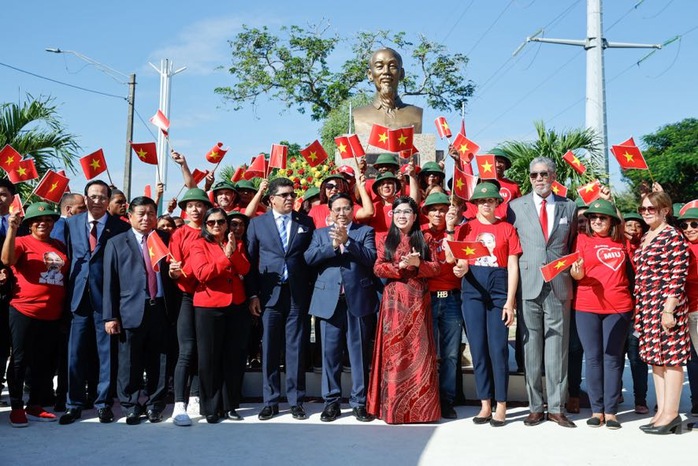 Thủ tướng dự lễ khánh thành tôn tạo Tượng đài Chủ tịch Hồ Chí Minh tại Dominica- Ảnh 1. Thủ tướng dự lễ khánh thành tôn tạo Tượng đài Chủ tịch Hồ Chí Minh tại Dominica- Ảnh 1.