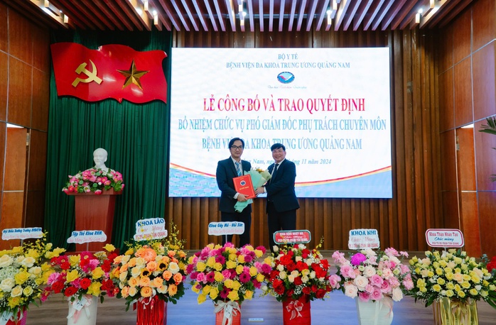 Công bố quyết định của Bộ trưởng Bộ Y tế tại Quảng Nam- Ảnh 1. Công bố quyết định của Bộ trưởng Bộ Y tế tại Quảng Nam- Ảnh 1.
