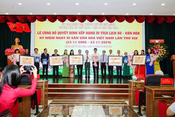 Lễ công bố quyết định và trao bảng xếp hạng 5 di tích cấp thành phố- Ảnh 1. Lễ công bố quyết định và trao bảng xếp hạng 5 di tích cấp thành phố- Ảnh 1.
