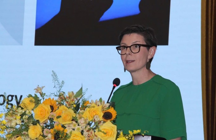 TS Angela Pratt, Trưởng Đại diện Tổ chức Y tế thế giới tại Việt Nam chia sẻ tại hội nghị TS Angela Pratt, Trưởng Đại diện Tổ chức Y tế thế giới tại Việt Nam chia sẻ tại hội nghị