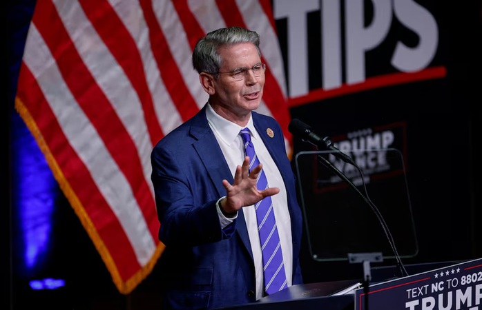 Ứng viên Bộ trưởng Bộ Tài chính Scott Bessent trong một sự kiện vận động tranh cử của ông Donald Trump Ảnh REUTERS Ứng viên Bộ trưởng Bộ Tài chính Scott Bessent trong một sự kiện vận động tranh cử của ông Donald Trump Ảnh REUTERS