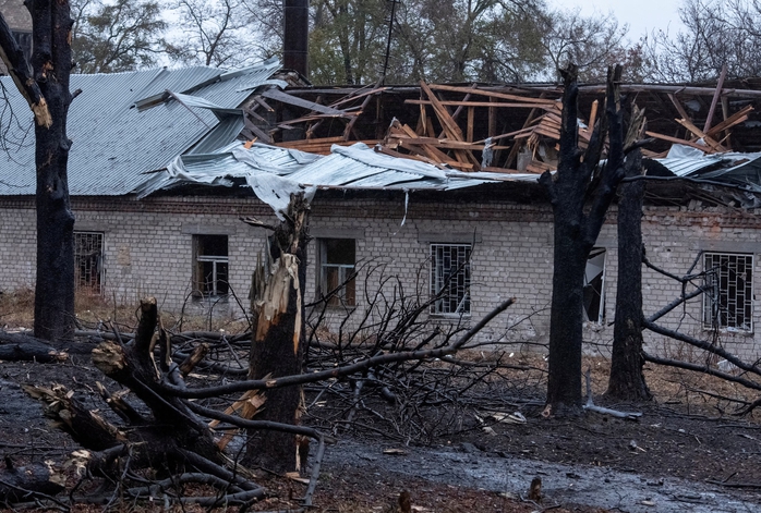 Hiện trường vụ tấn công bằng tên lửa Oreshnik của Nga tại TP Dnipro - Ukraine hôm 21-11 Ảnh: REUTERS Hiện trường vụ tấn công bằng tên lửa Oreshnik của Nga tại TP Dnipro - Ukraine hôm 21-11 Ảnh: REUTERS