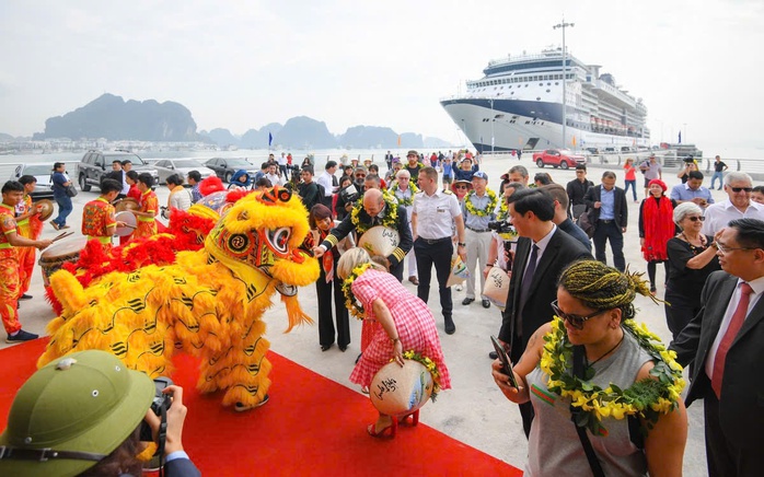Nhiều du khách Malaysia đến Việt Nam thông qua tour tàu biển của Saigontourist Nhiều du khách Malaysia đến Việt Nam thông qua tour tàu biển của Saigontourist