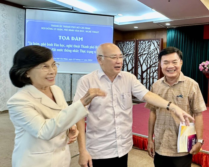 Hướng đến những tác phẩm Lý luận phê bình Văn học nghệ thuật sắc nét- Ảnh 6. Hướng đến những tác phẩm Lý luận phê bình Văn học nghệ thuật sắc nét- Ảnh 6.