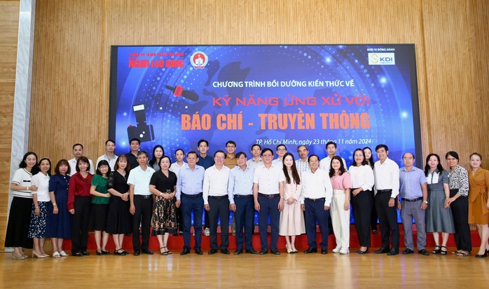 Lãnh đạo của gần 50 trường THPT tham dự bồi dưỡng về “Kỹ năng ứng xử với báo chí - truyền thông”- Ảnh 17. Lãnh đạo của gần 50 trường THPT tham dự bồi dưỡng về “Kỹ năng ứng xử với báo chí - truyền thông”- Ảnh 17.