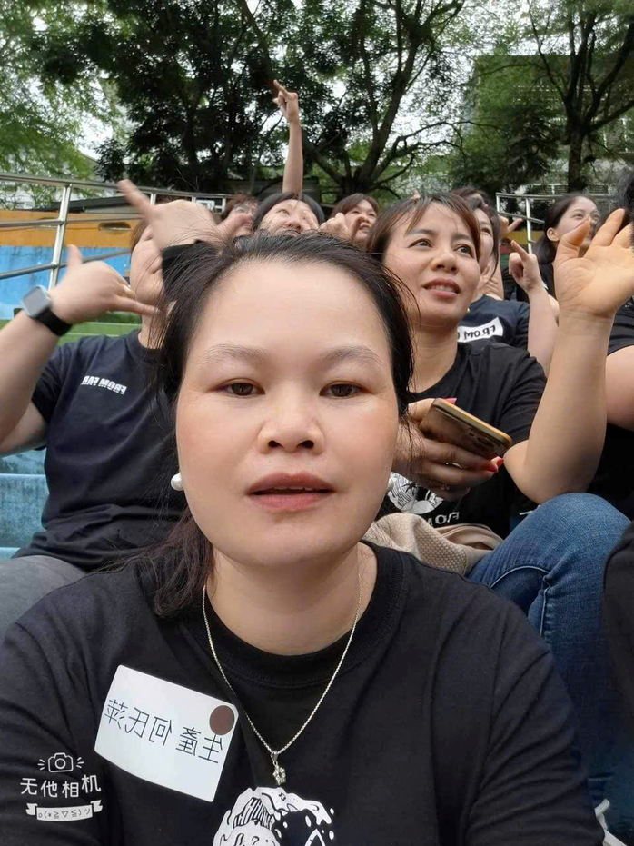 NÂNG BƯỚC NGƯỜI LAO ĐỘNG: Chị Pẹn vượt núi!- Ảnh 1. NÂNG BƯỚC NGƯỜI LAO ĐỘNG: Chị Pẹn vượt núi!- Ảnh 1.
