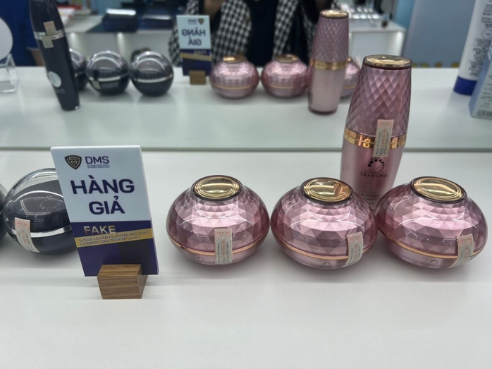 Hàng Nhật bị làm giả từ mỹ phẩm, thực phẩm cho tới dầu nhớt, mũ bảo hiểm- Ảnh 4.